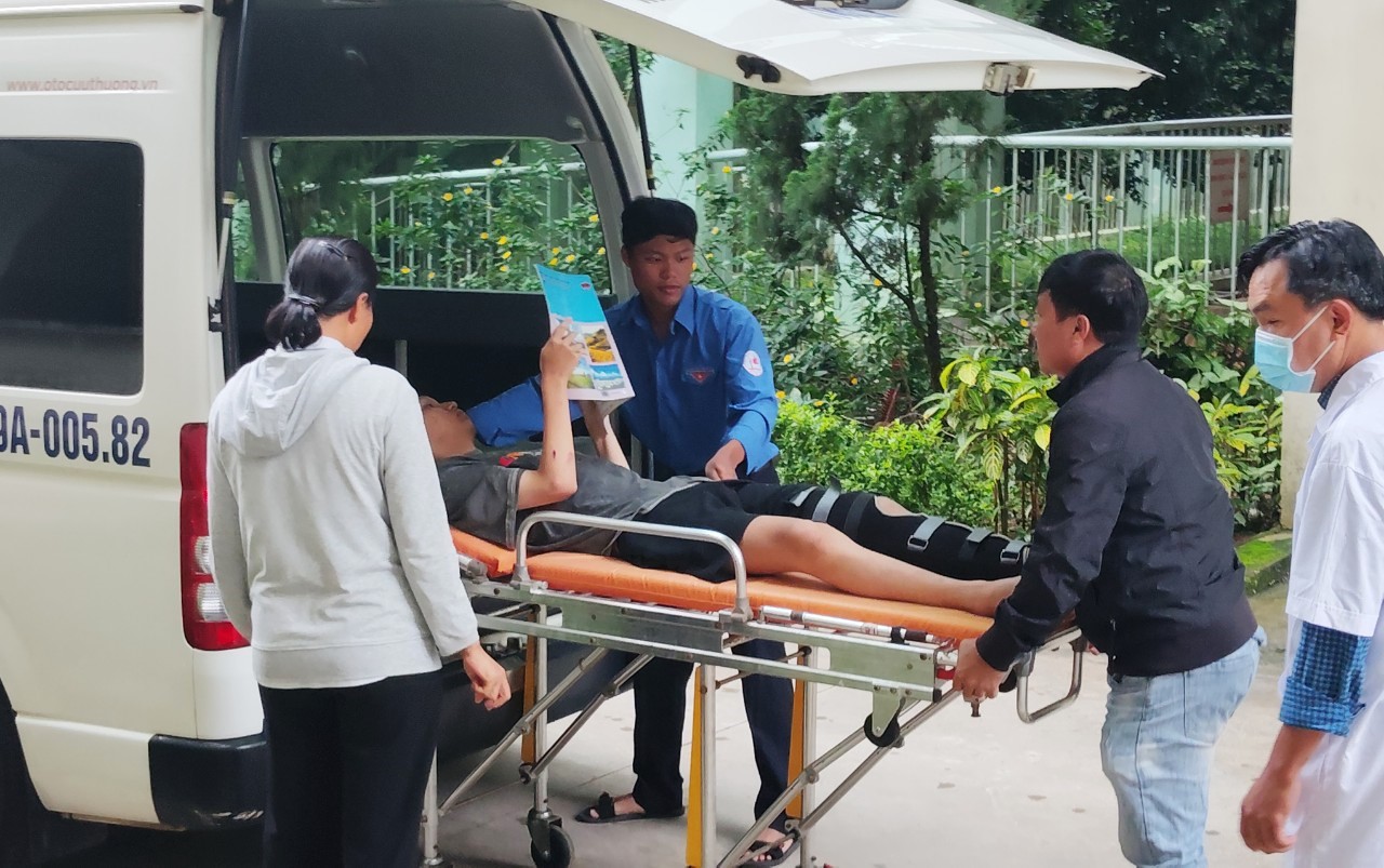 Nam sinh bị tai nạn gãy chân không thể tiếp tục dự thi tốt nghiệp
