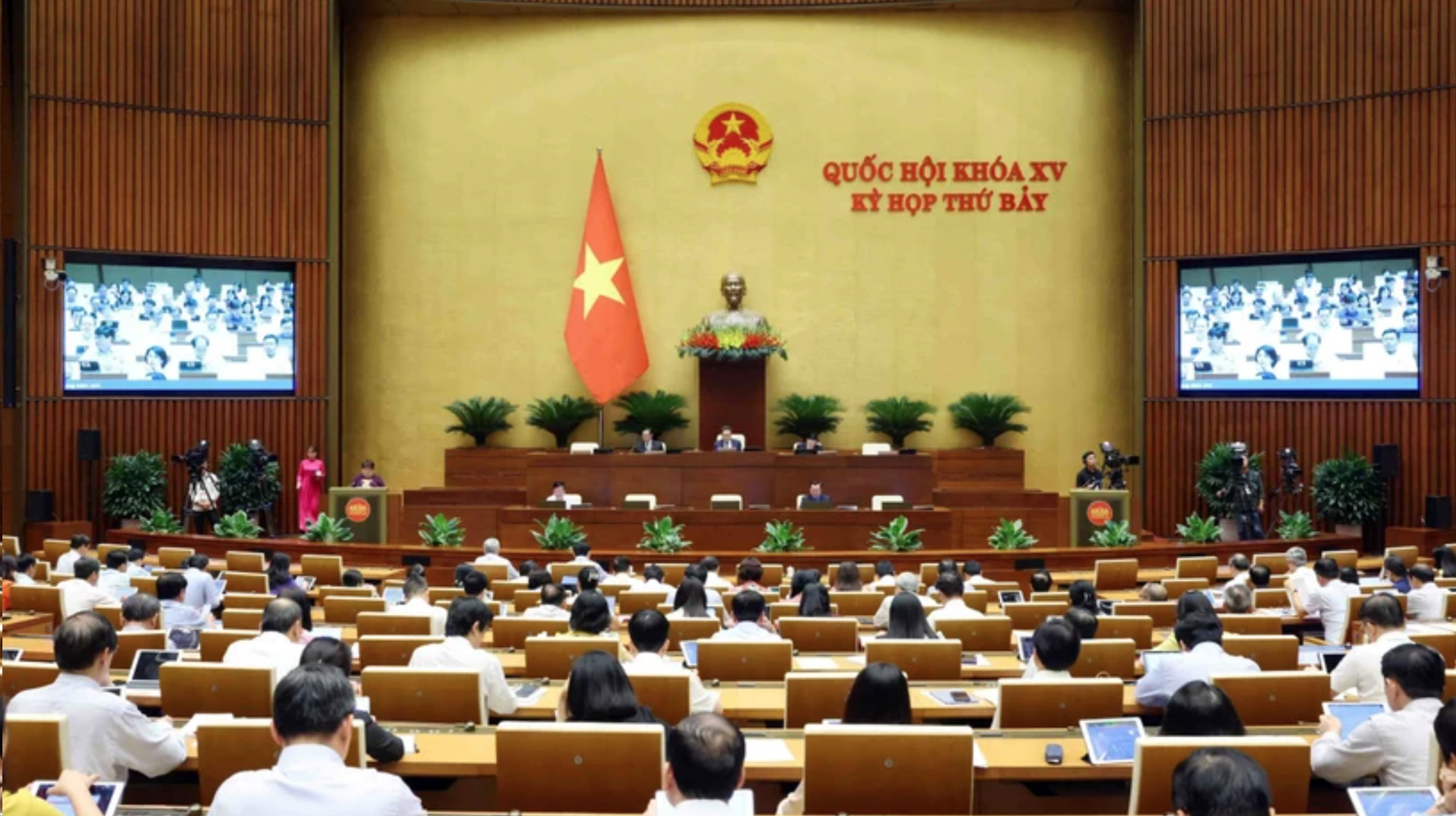 Hôm nay, Quốc hội bàn thảo về đường cao tốc Bắc-Nam, dự án Luật Công chứng