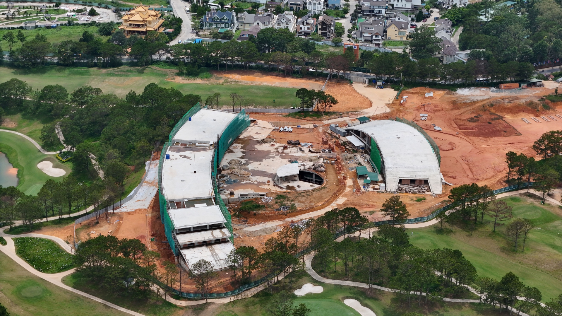 Sáng nay, chủ đầu tư sẽ tháo dỡ công trình sai phạm ở Sân golf Đà Lạt