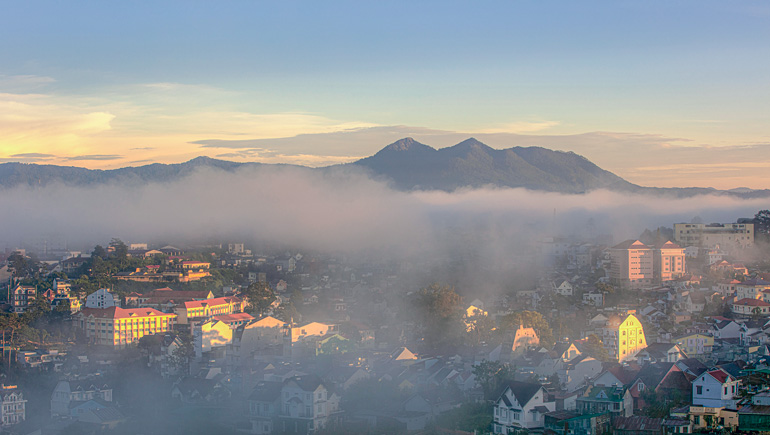 Nhớ mùa hè thành phố sương giăng