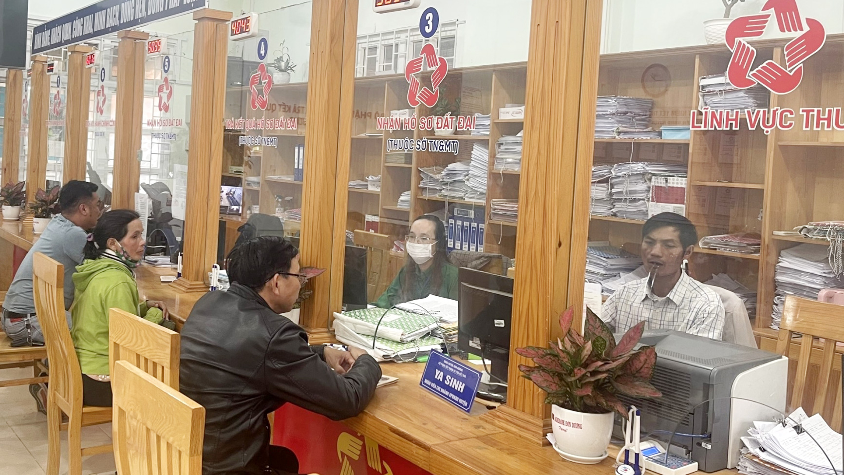 Xử lý nghiêm các hành vi nhũng nhiễu, tiêu cực, làm phát sinh thêm thủ tục hành chính