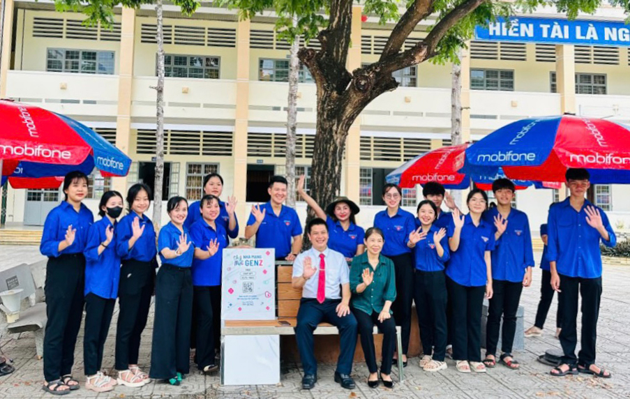 Tặng ghế truyền thanh thông minh cho các trường học