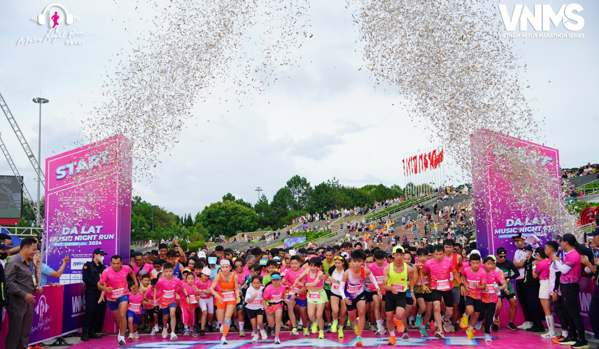Sôi động Giải chạy bộ âm nhạc Dalat Music Night Run 2024