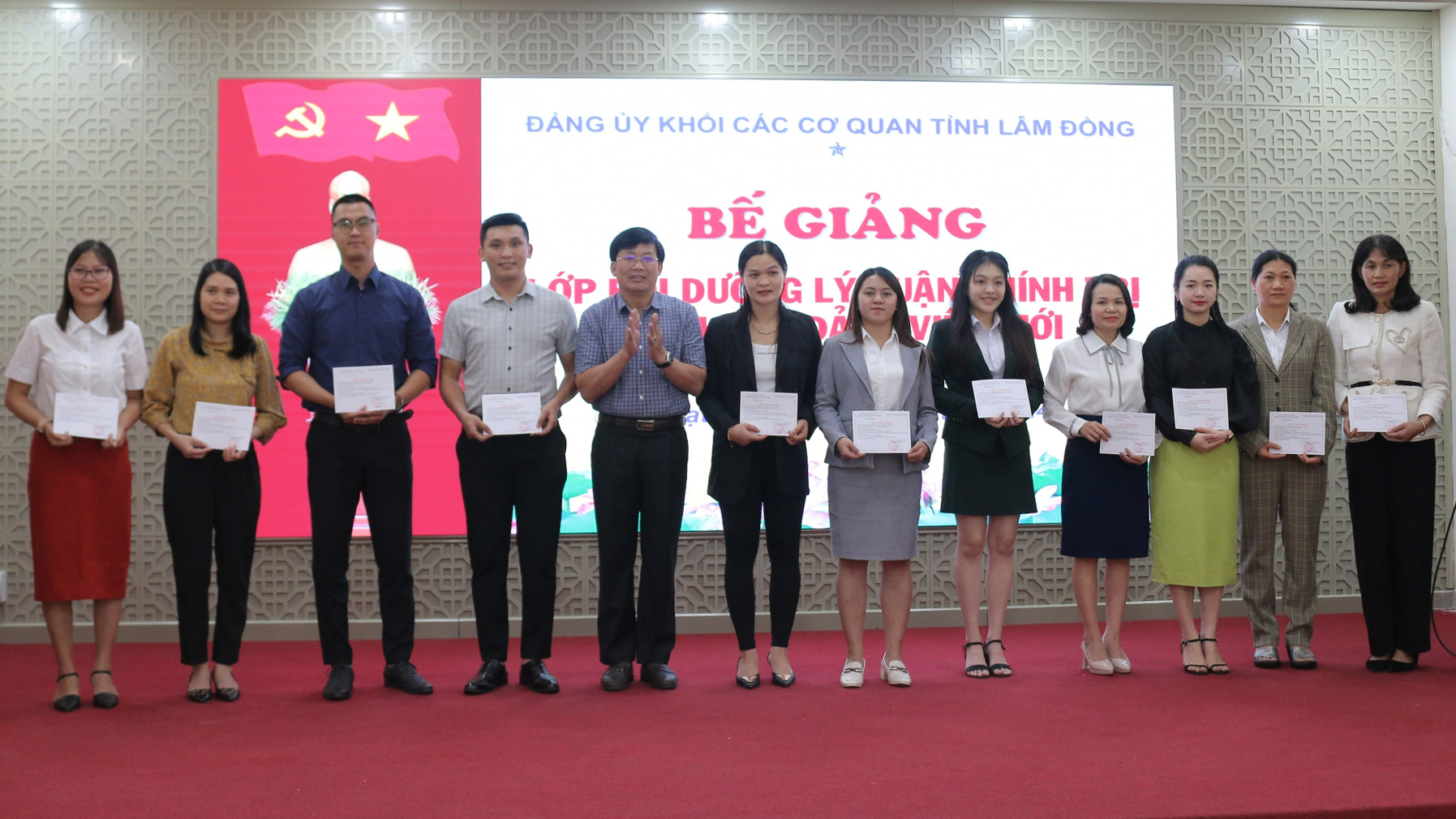 61 học viên hoàn thành khóa bồi dưỡng lý luận chính trị dành cho đảng viên mới