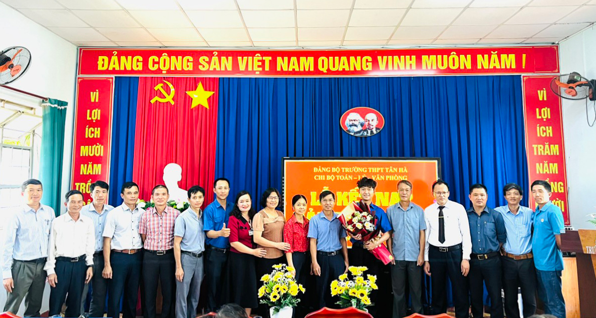 Lâm Hà: Thêm 2 học sinh được kết nạp Đảng
