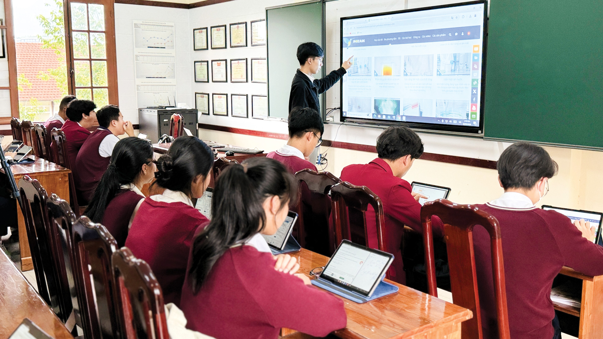 Thúc đẩy chuyển đổi số trong các lĩnh vực ưu tiên