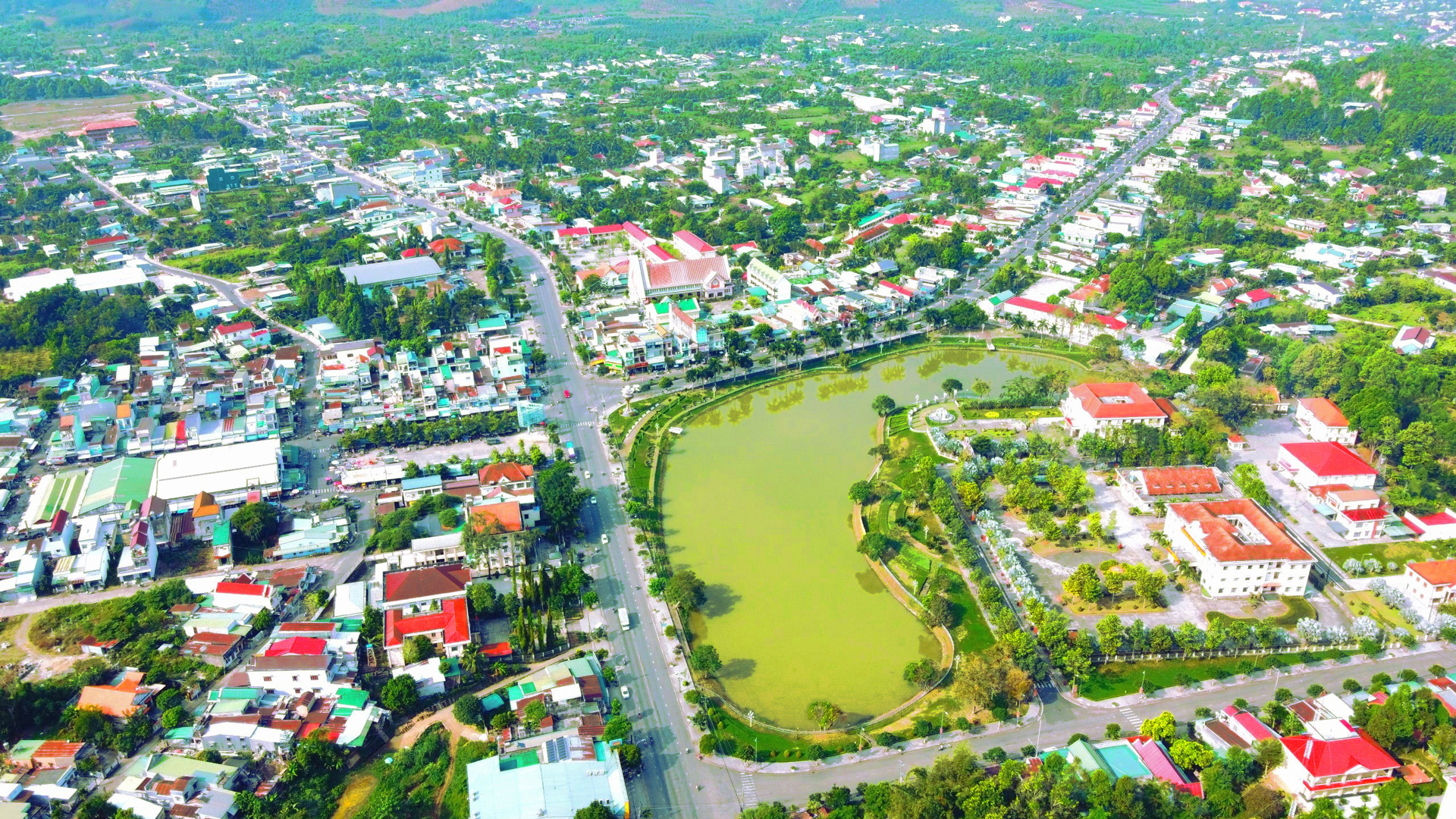 Đạ Huoai: Triển khai các giải pháp giảm nghèo bền vững và xóa dứt điểm nhà tạm