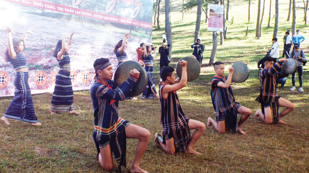 Đêm trắng ở buôn Đăng Ya 