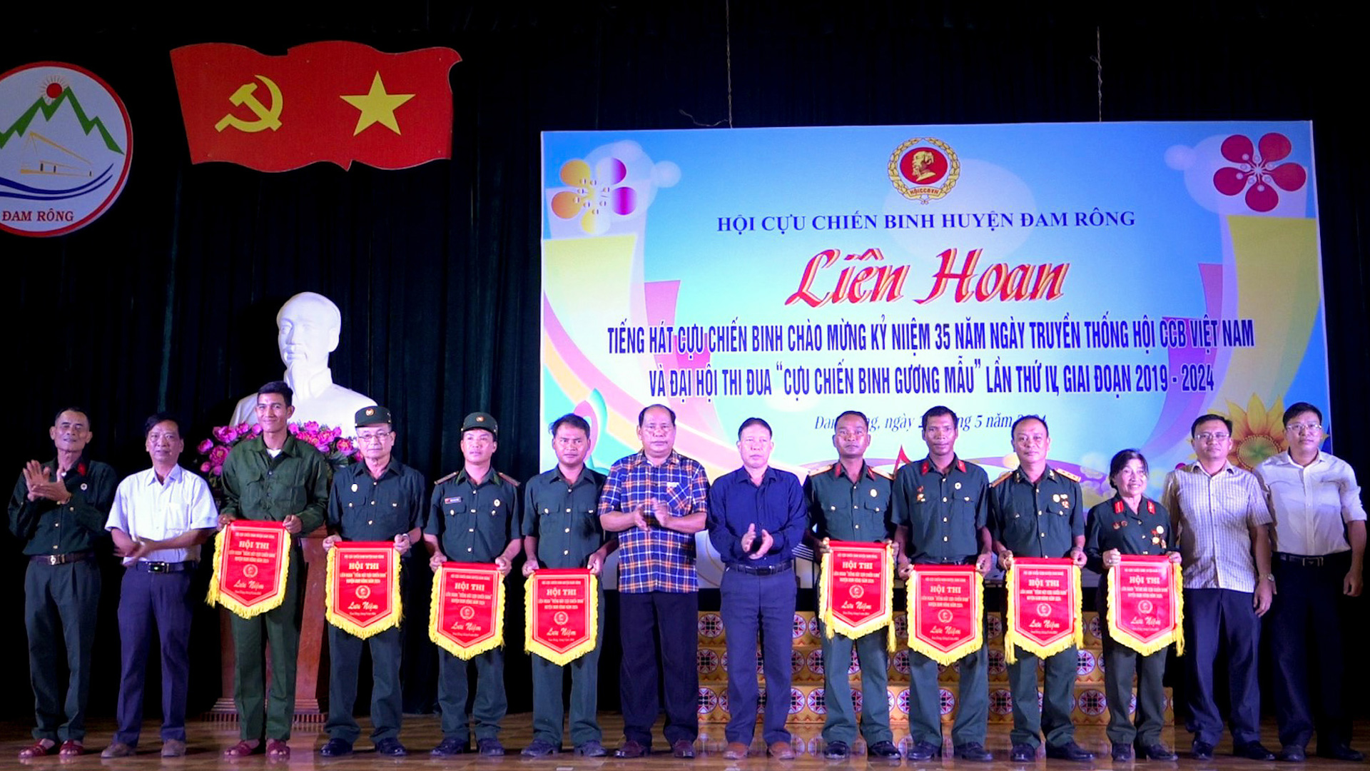 Rộn ràng Liên hoan Tiếng hát cựu chiến binh