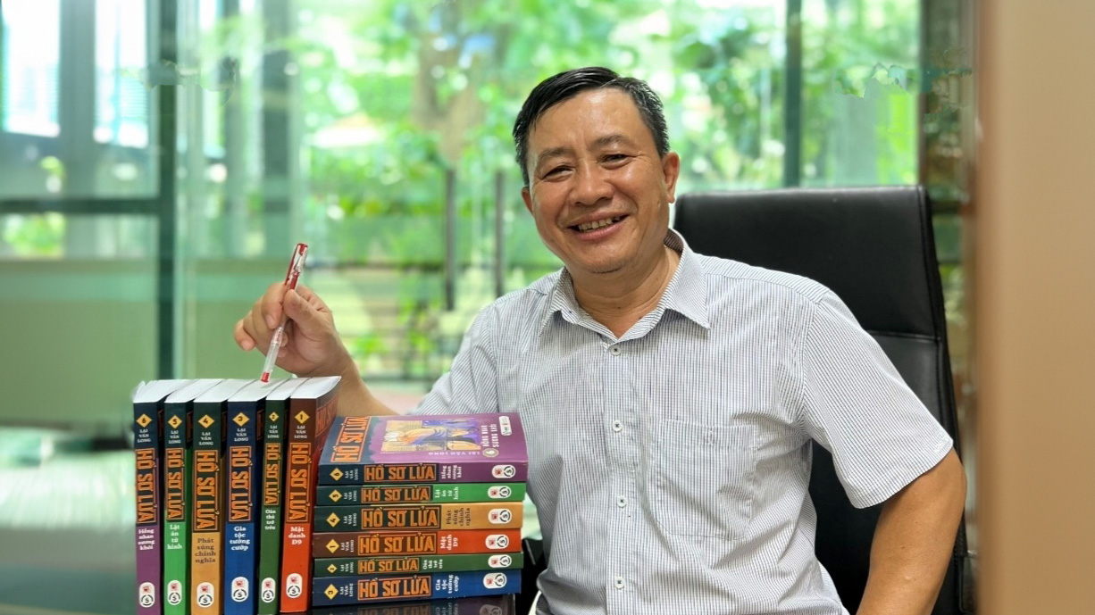 Nhà văn Lại Văn Long: Tôi rất vui với “gia tài” độc đáo