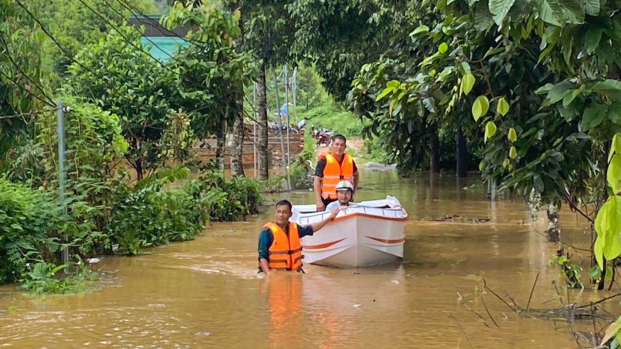 LỰC LƯỢNG VŨ TRANG HUYỆN ÐẠ HUOAI: Chủ động trong nhiệm vụ phòng, chống thiên tai, cứu hộ, cứu nạn