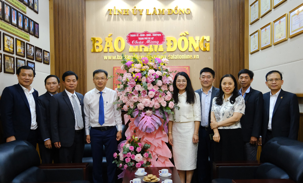 Lãnh đạo TP Đà Lạt thăm, chúc mừng Báo Lâm Đồng nhân ngày 21/6