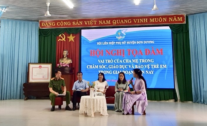 Đơn Dương: Toạ đàm Vai trò của cha mẹ trong chăm sóc, giáo dục và bảo vệ trẻ em