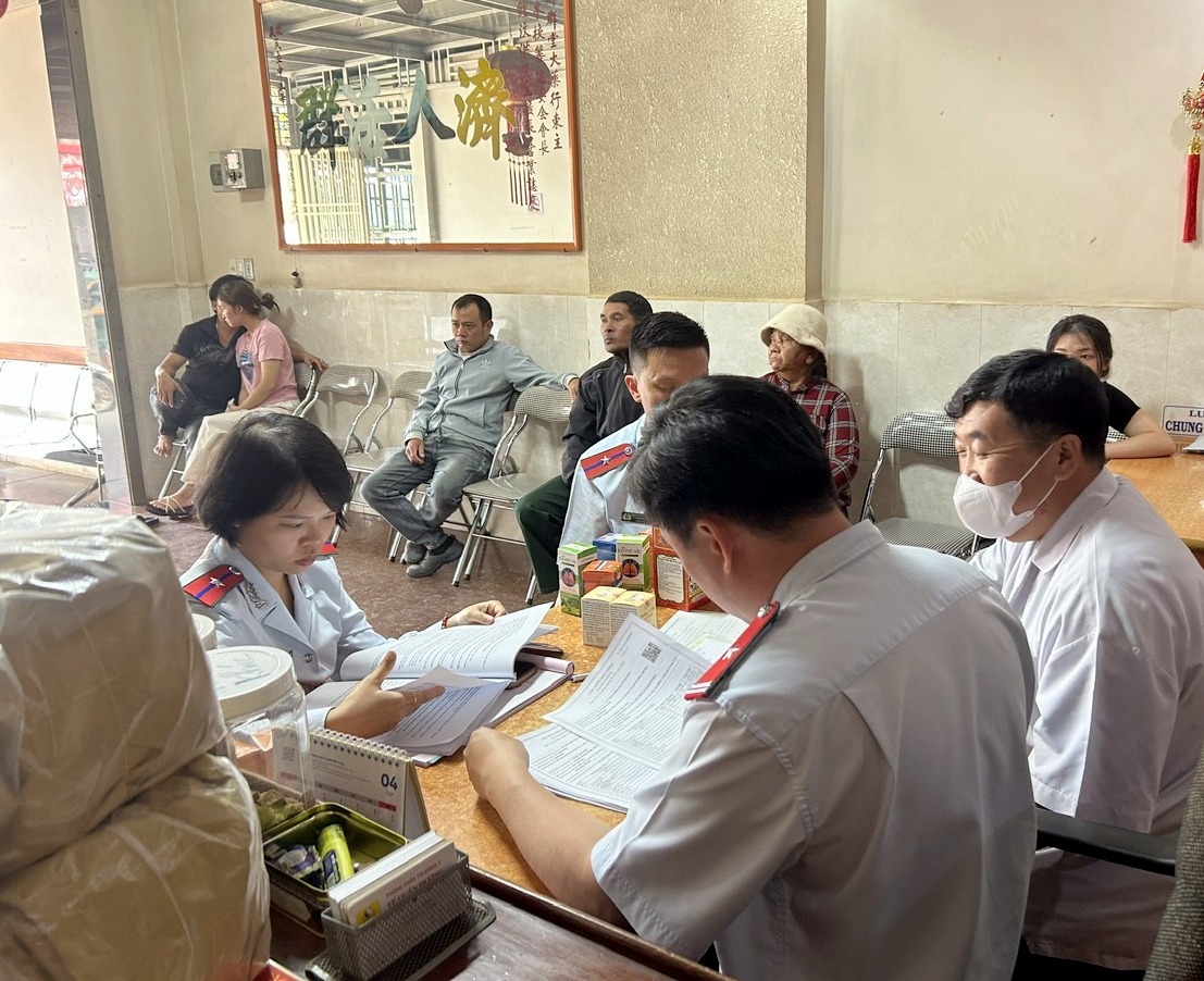 Kiểm tra tại phòng khám y học cổ truyền 