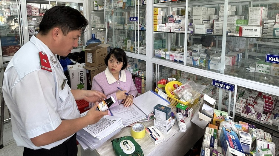 Thanh tra Sở Y tế Lâm Đồng kiểm tra cửa hàng kinh doanh dược phẩm