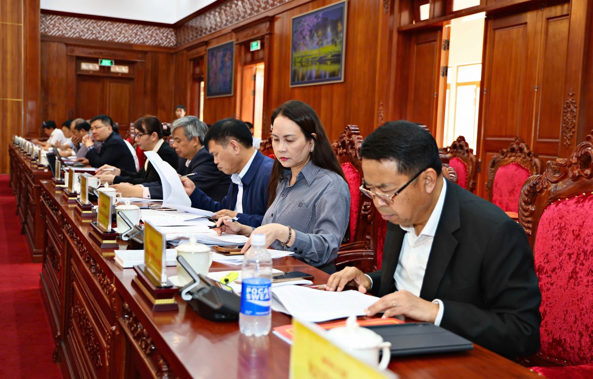Thành viên Tổ Biên tập tiếp thu các ý kiến tại Hội nghị