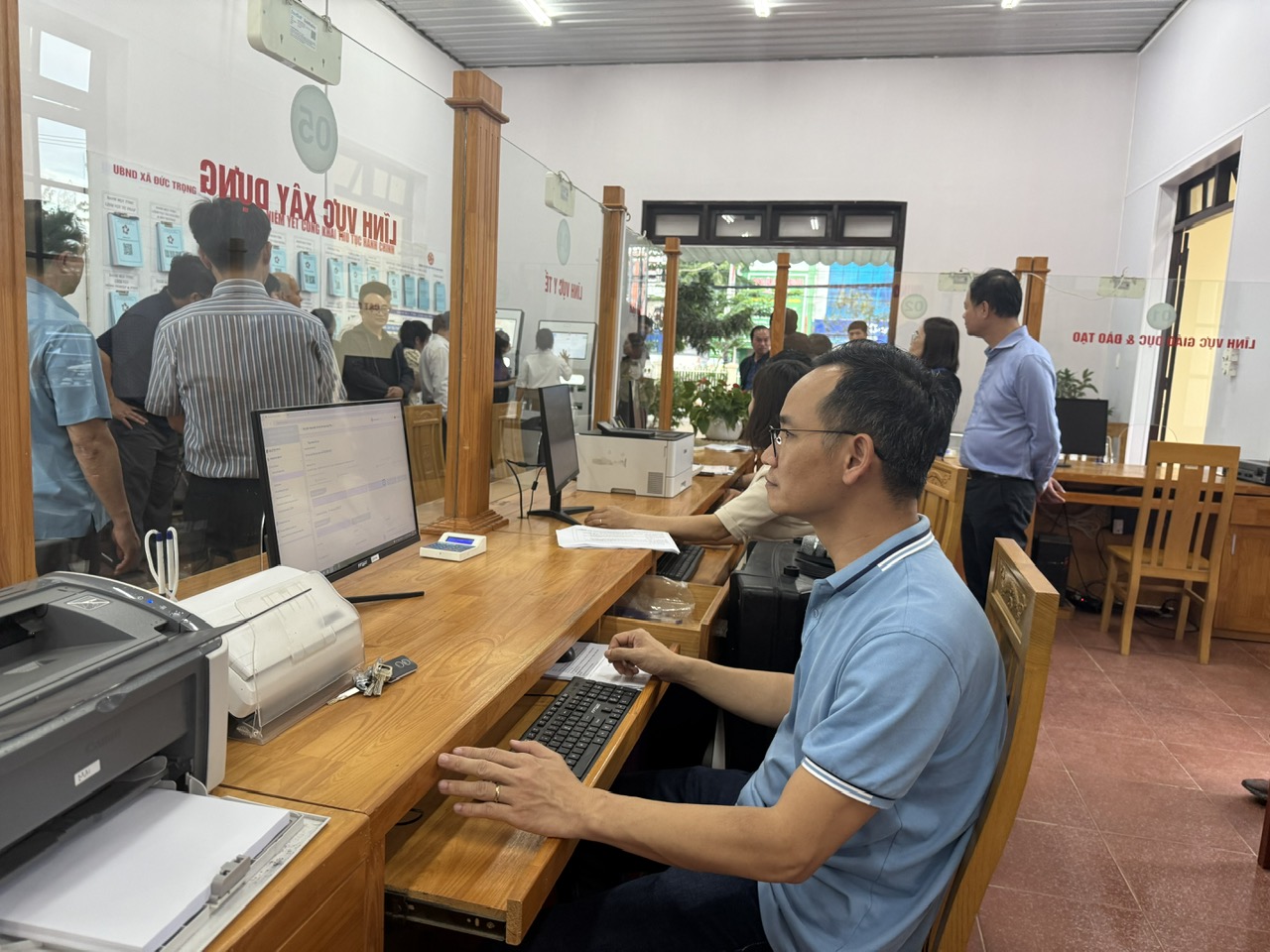 Sau quá trình thử nghiệm, khi đi vào hoạt động chính thức, Trung tâm hành chính công xã Đức Trọng sẽ bố trí 17 quầy phục vụ người dân.
