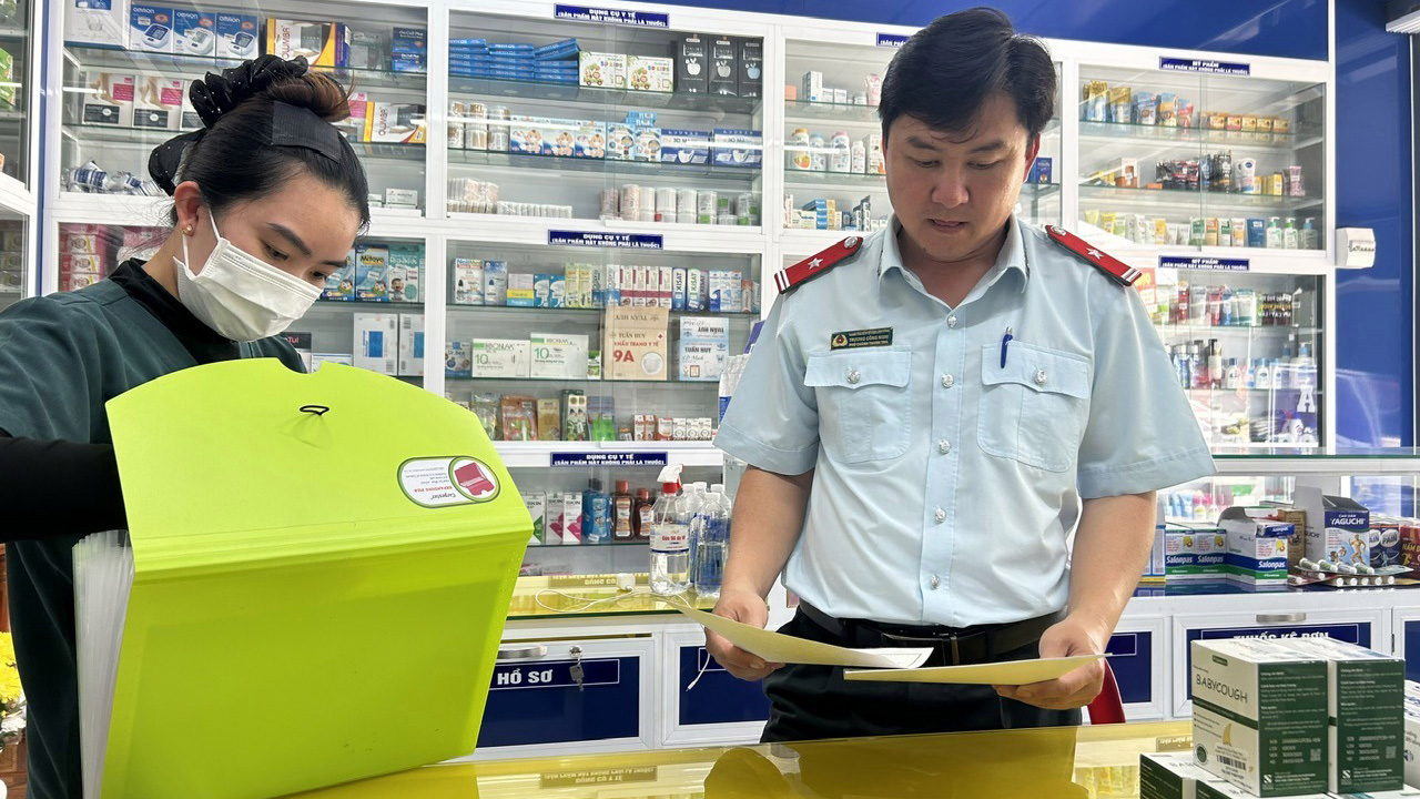 Kiểm tra việc sản xuất, buôn bán, kinh doanh dược phẩm, mỹ phẩm, thực phẩm chức năng, thuốc cổ truyền, thiết bị y tế