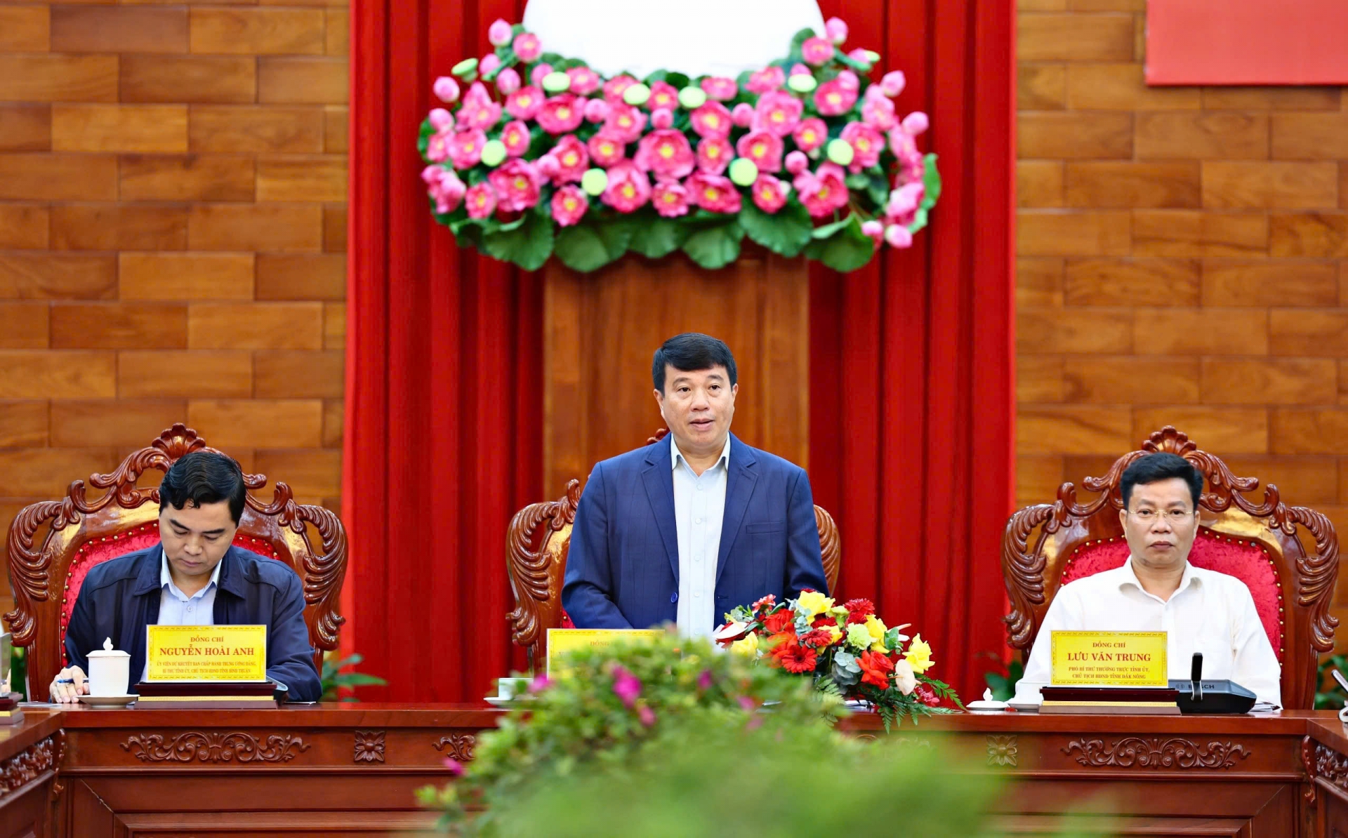 Chủ trì Hội nghị