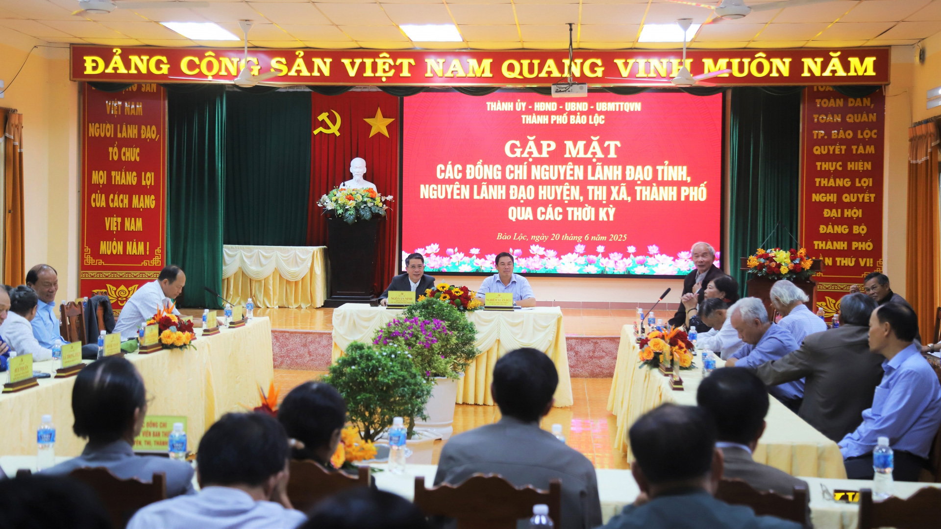 Bảo Lộc: Tổ chức gặp mặt các đồng chí nguyên lãnh đạo tỉnh và thành phố qua các thời kỳ