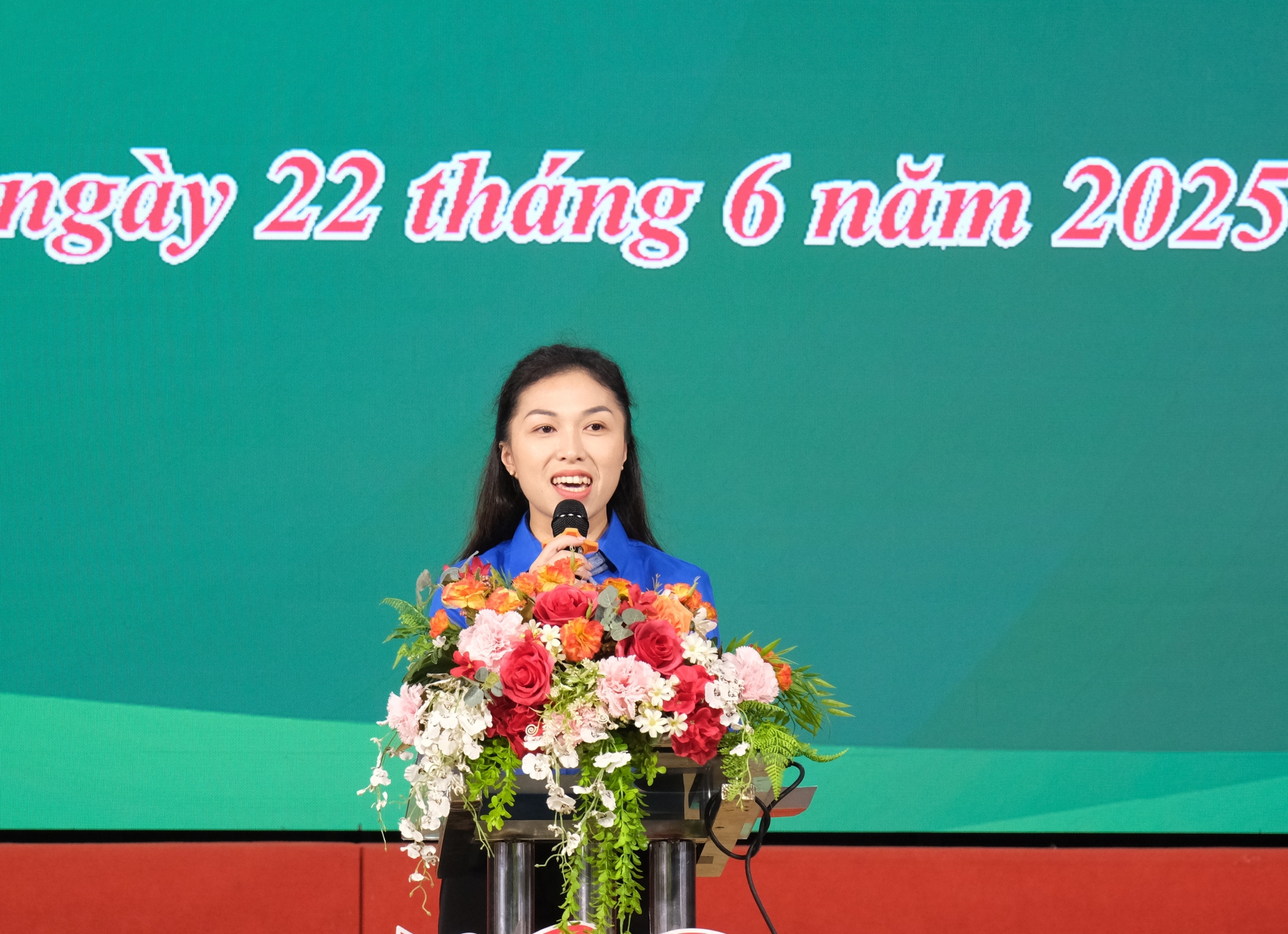 Chị Trần Diệp Mỹ Dung - Phó Bí thư Tỉnh Đoàn, Chủ tịch Hội đồng Đội tỉnh phát biểu khai mạc Chương trình