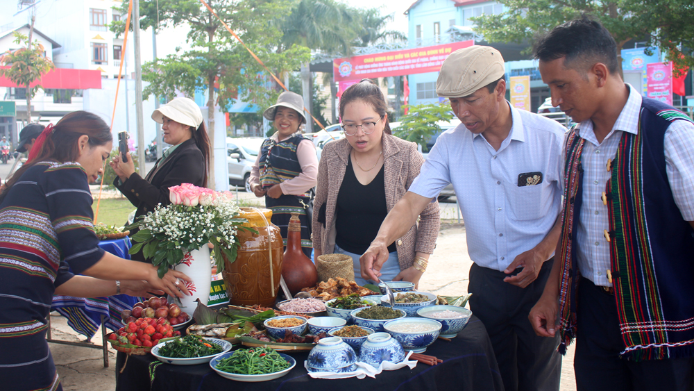 Hội thi nấu ăn Bữa cơm gia đình ấm áp yêu thương