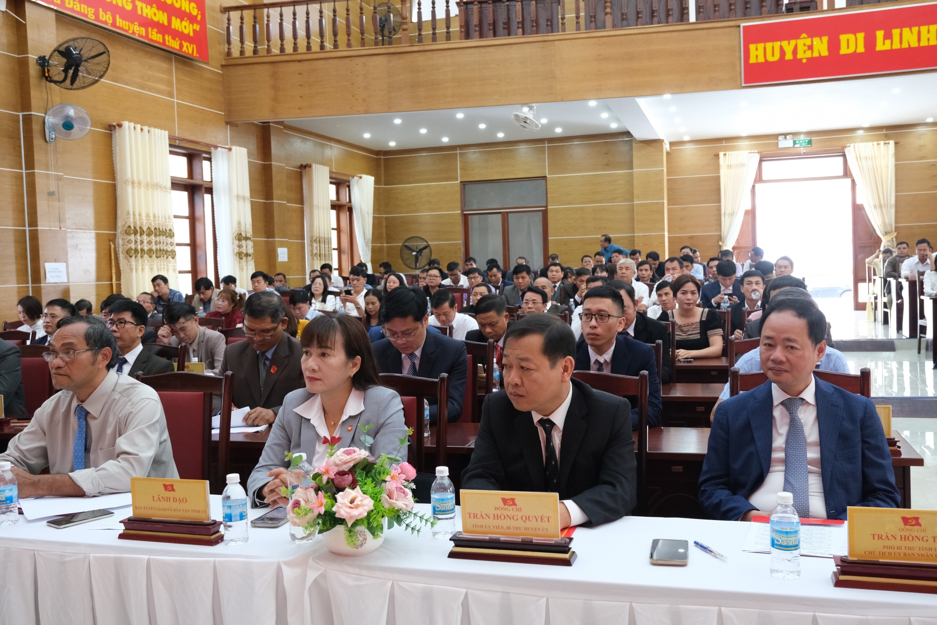 Đồng chí Trần Hồng Thái - Phó Bí thư Tỉnh ủy, Chủ tịch UBND tỉnh Lâm Đồng cùng các đại biểu tham dự Hội nghị