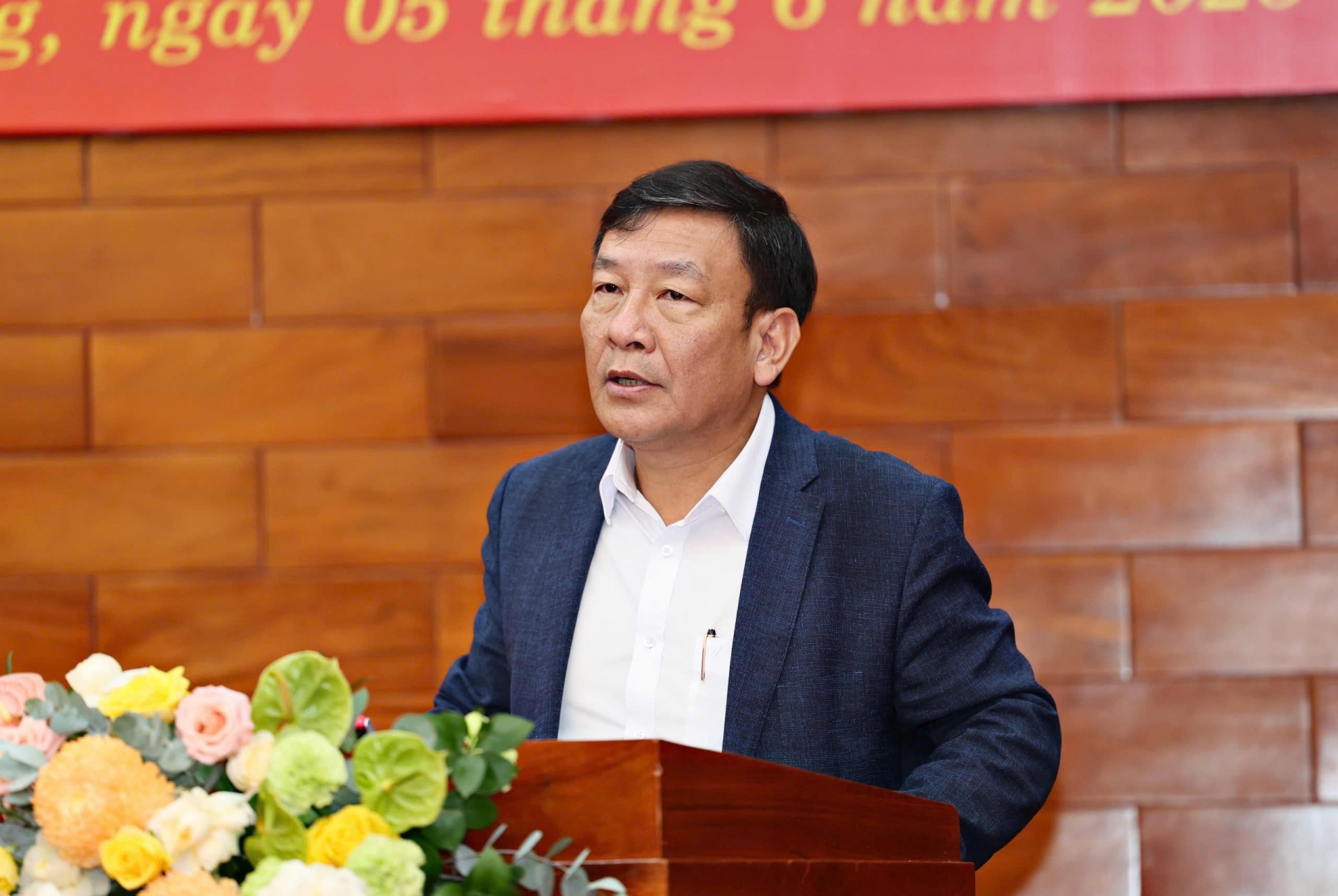 Đồng chí Bùi Thắng – Phó Bí thư Tỉnh uỷ Lâm Đồng đã thay mặt Tổ văn kiện báo cáo về công tác chuẩn bị, xây dựng dự thảo các Văn kiện trình Đại hội đại biểu Đảng bộ tỉnh Lâm Đồng, nhiệm kỳ 2025-2030