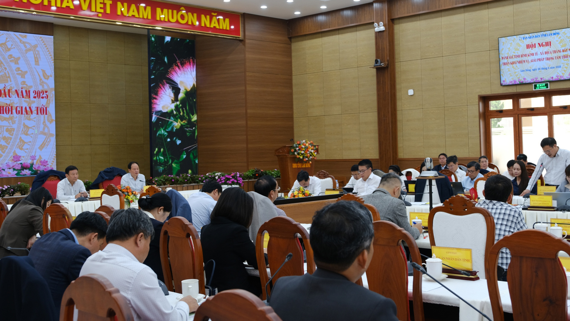 Các đại biểu tập trung thảo luận tháo gỡ các khó khăn, vướng mắc để hoàn thành các mục tiêu, chỉ tiêu phát triển KT-XH