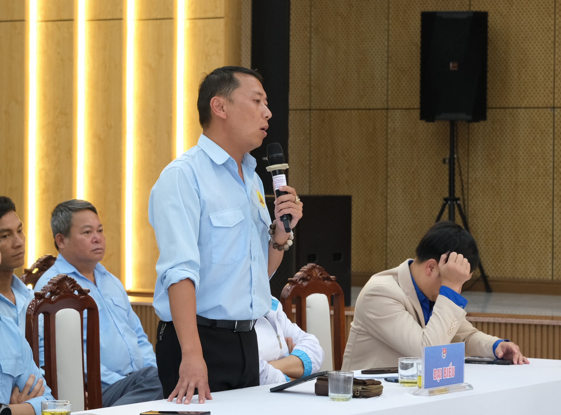 Các đại biểu đóng góp ý kiến tại Hội nghị