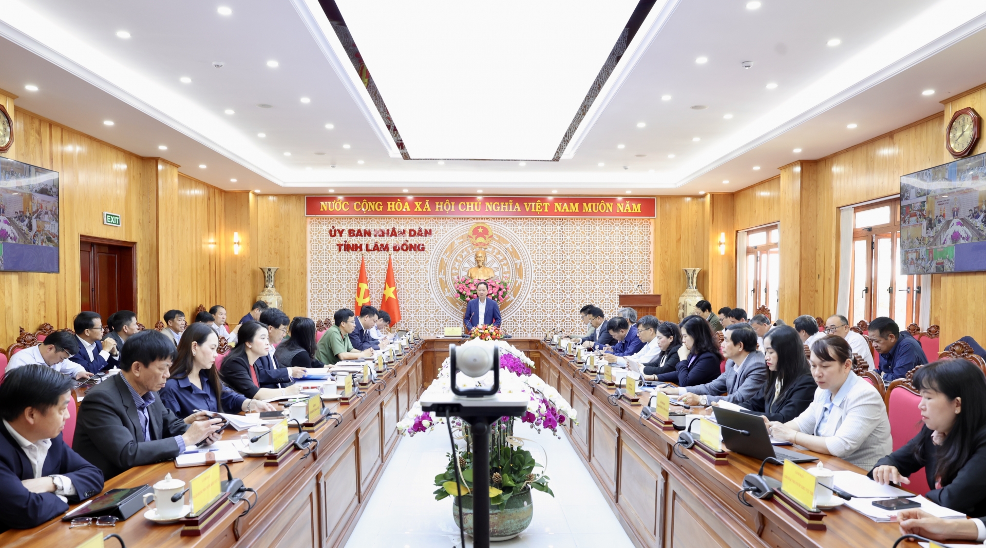 Chủ tịch UBND tỉnh Trần Hồng Thái chủ trì Hội nghị đánh giá tình hình kinh tế - xã hội tháng 5