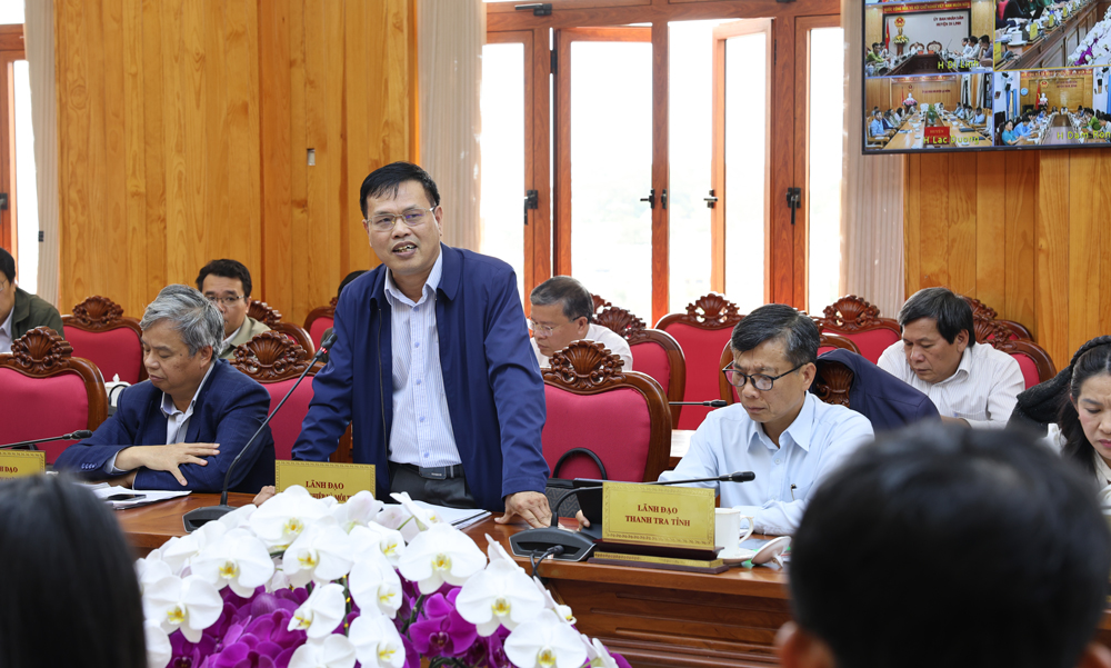 Ông Hoàng Sỹ Bích - Giám đốc Sở Nông nghiệp và Môi trường, báo cáo về công tác chuyên môn của Sở