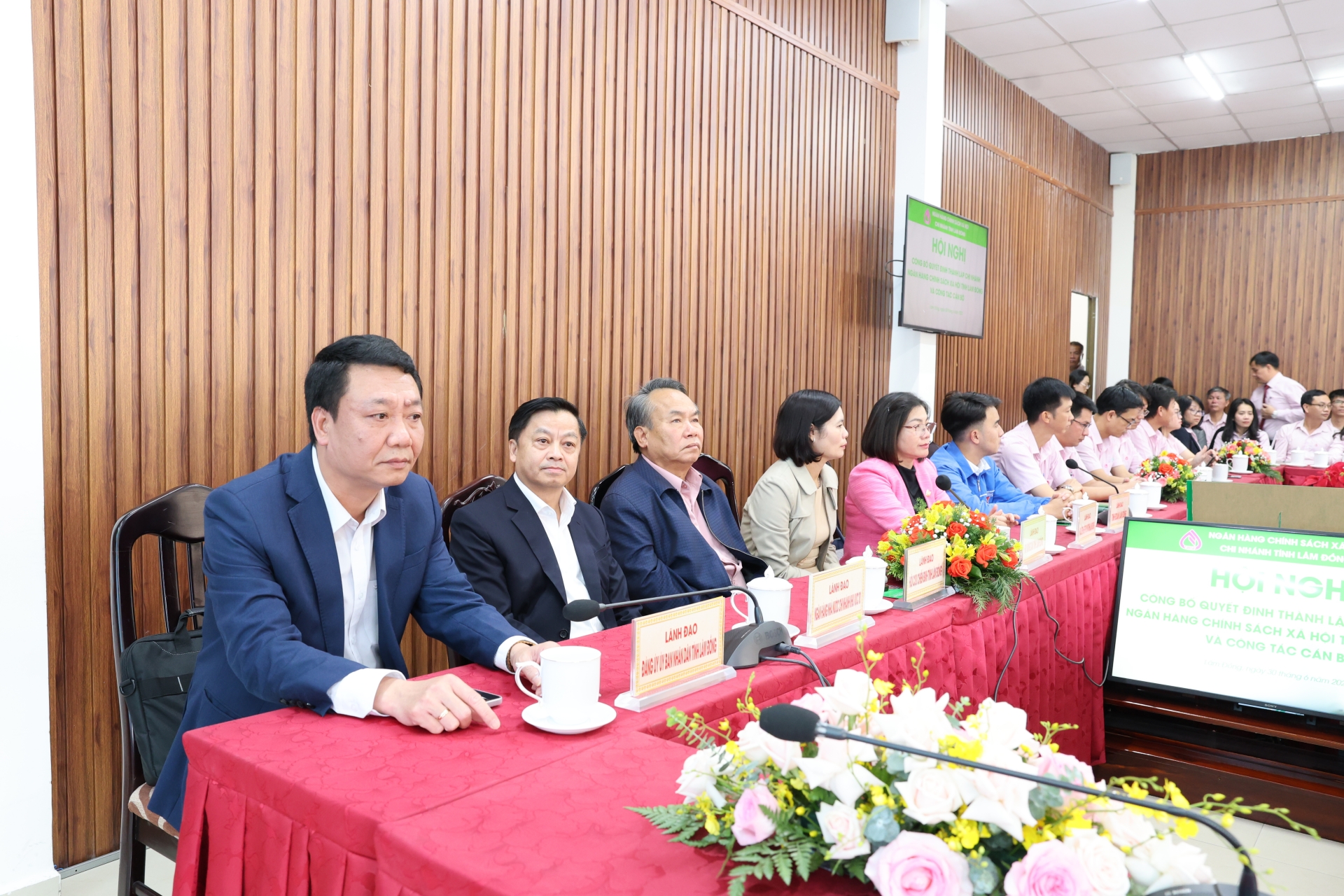 Lãnh đạo cấp trên và lãnh đạo các tổ chức chính trị xã hội tham dự Hội nghị