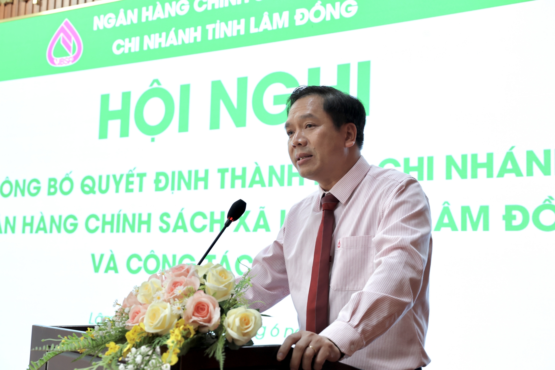 Ông Vương Văn Minh - Phó Tổng Giám đốc NHCSXH, phát biểu giao nhiệm vụ