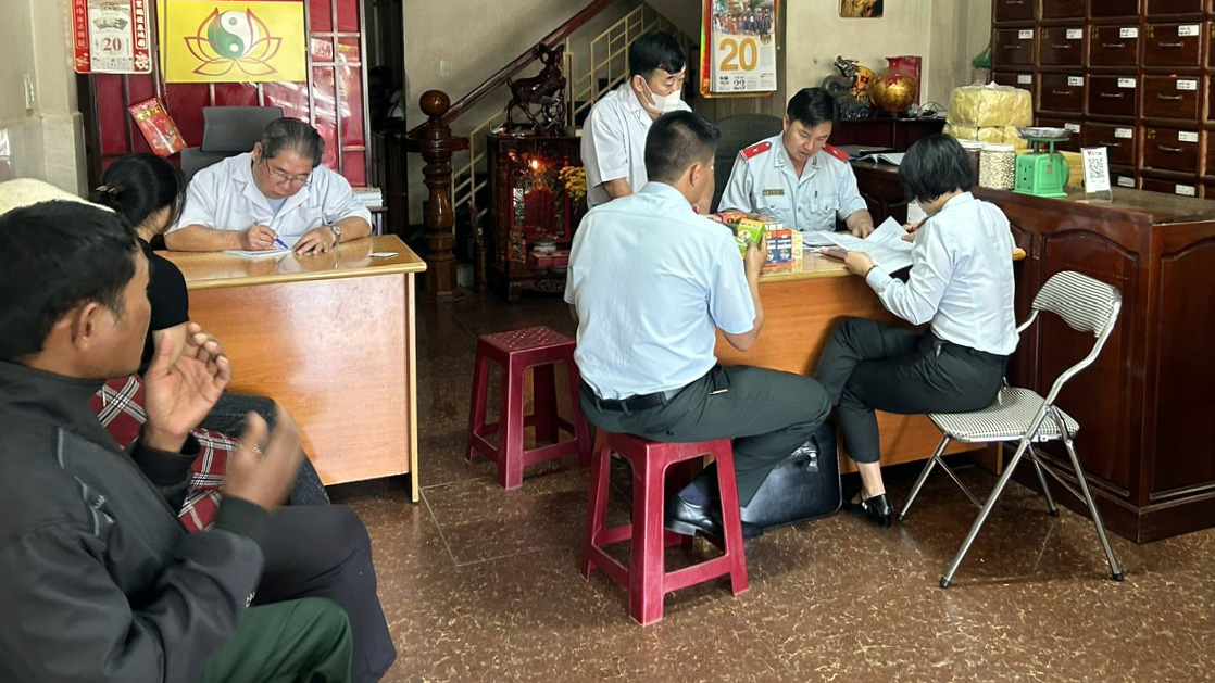 Kiểm tra các vị thuốc cổ truyền tại cơ sở hành nghề y dược tư nhân