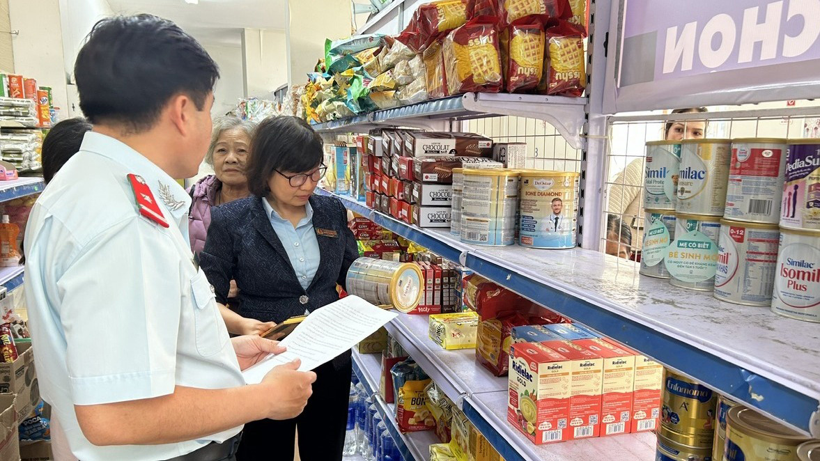 Kiểm tra mặt hàng sữa bột 