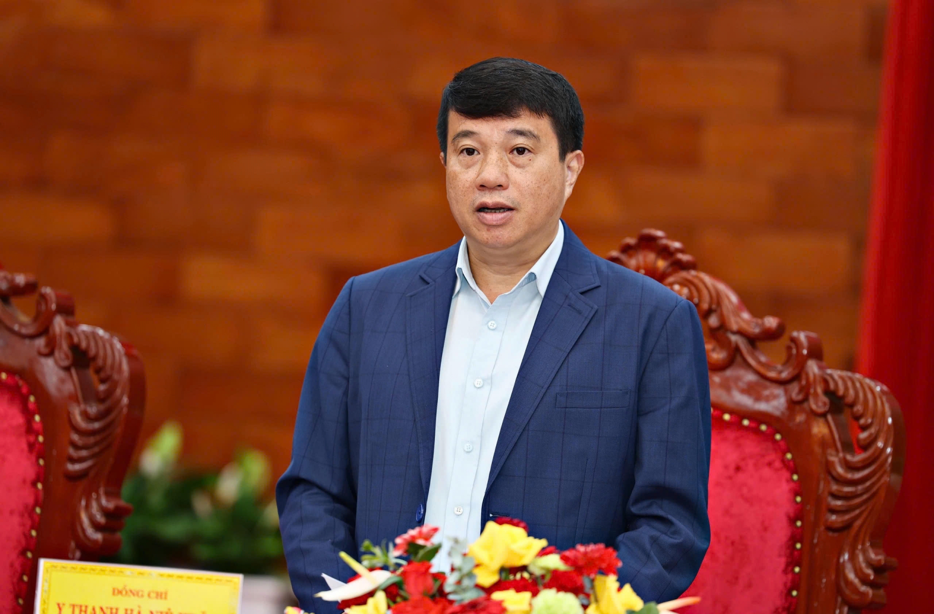 Đồng chí Y Thanh Hà Niê Kđăm - Ủy viên Ban Chấp hành Trung ương Đảng, Bí thư Tỉnh ủy Lâm Đồng phát biểu kết luận hội nghị