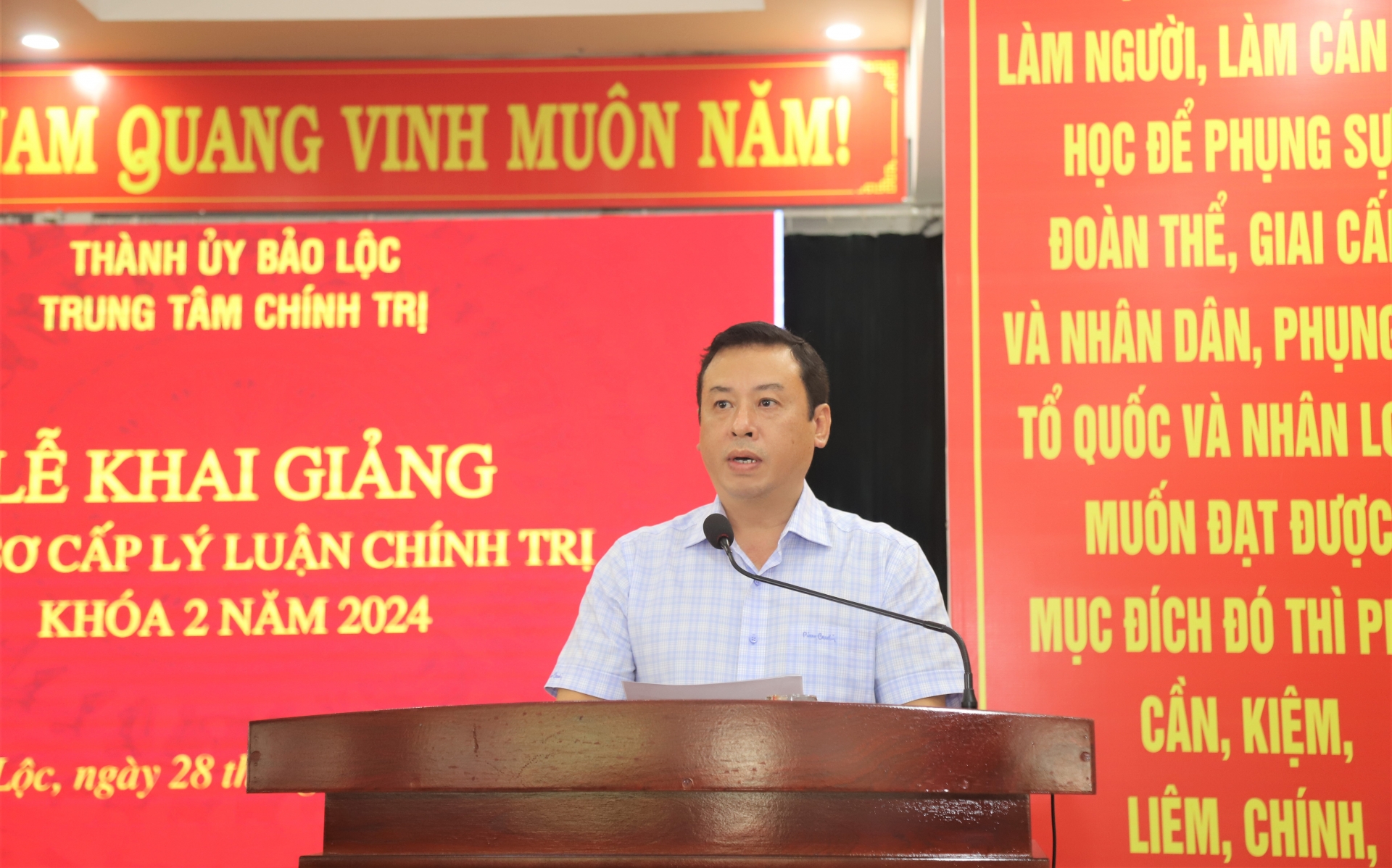 Đồng chí Nguyễn Minh âcha