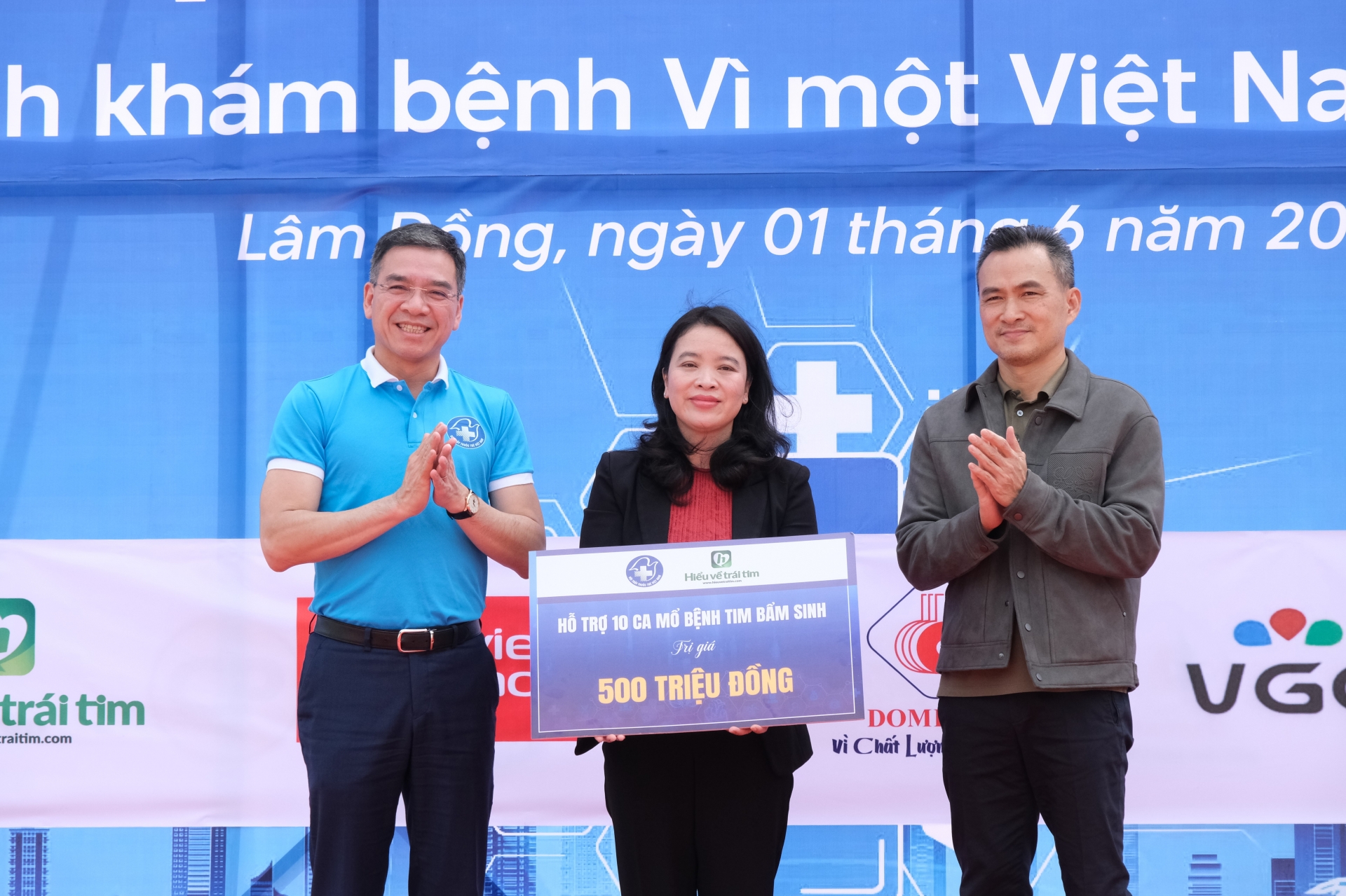Hội Thầy thuốc trẻ Việt Nam đã trao tặng tỉnh Lâm Đồng 10 suất hỗ trợ phẫu thuật tim cho trẻ em dưới 13 tuổi mắc bệnh tim bẩm sinh 