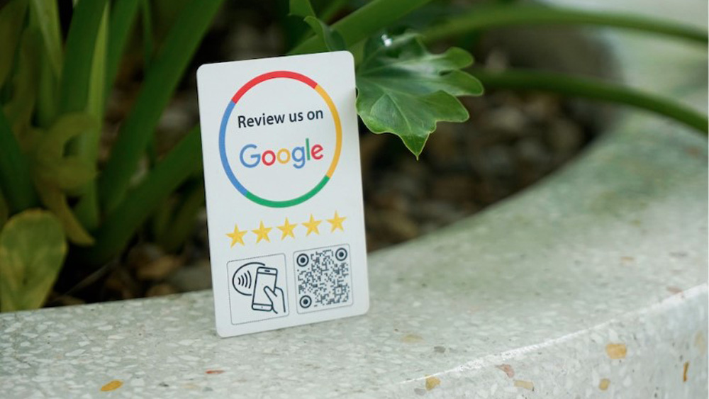 Thẻ review có thể thiết kế theo yêu cầu với logo thương hiệu doanh nghiệp