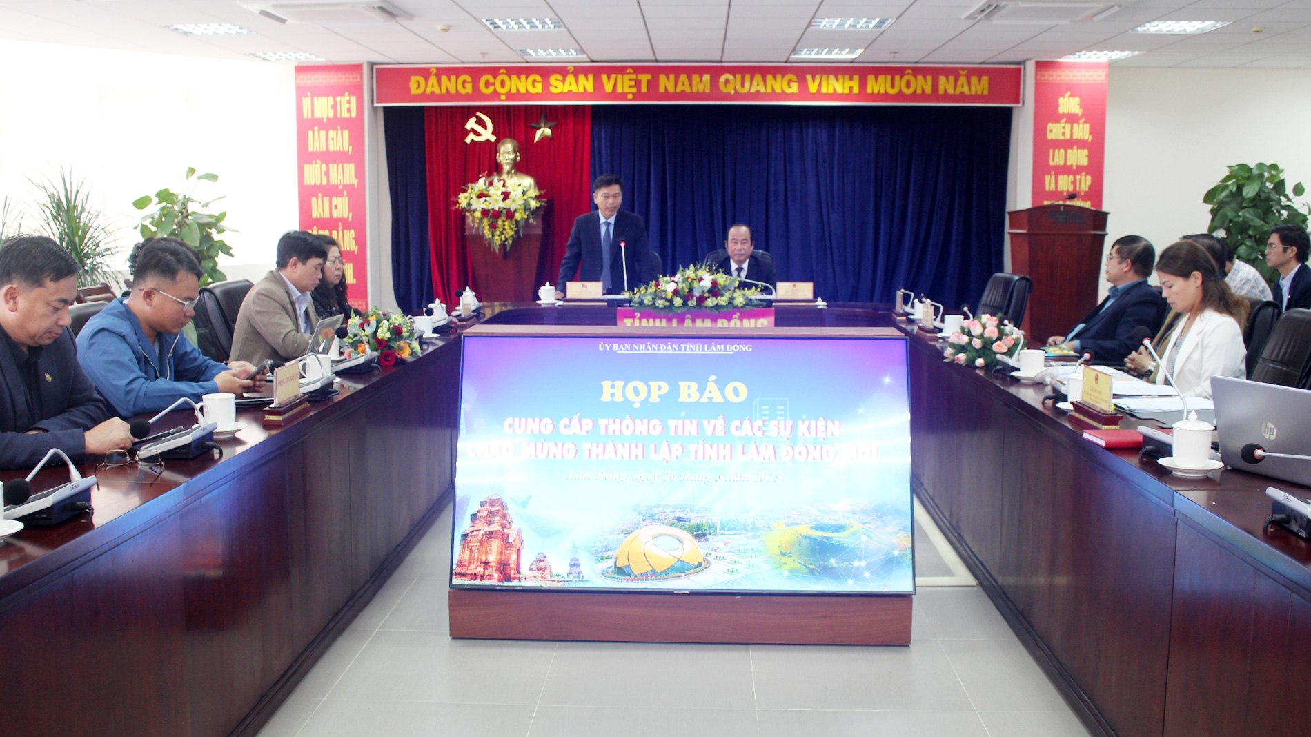 Tổ chức nhiều hoạt động chào mừng thành lập tỉnh Lâm Đồng mới