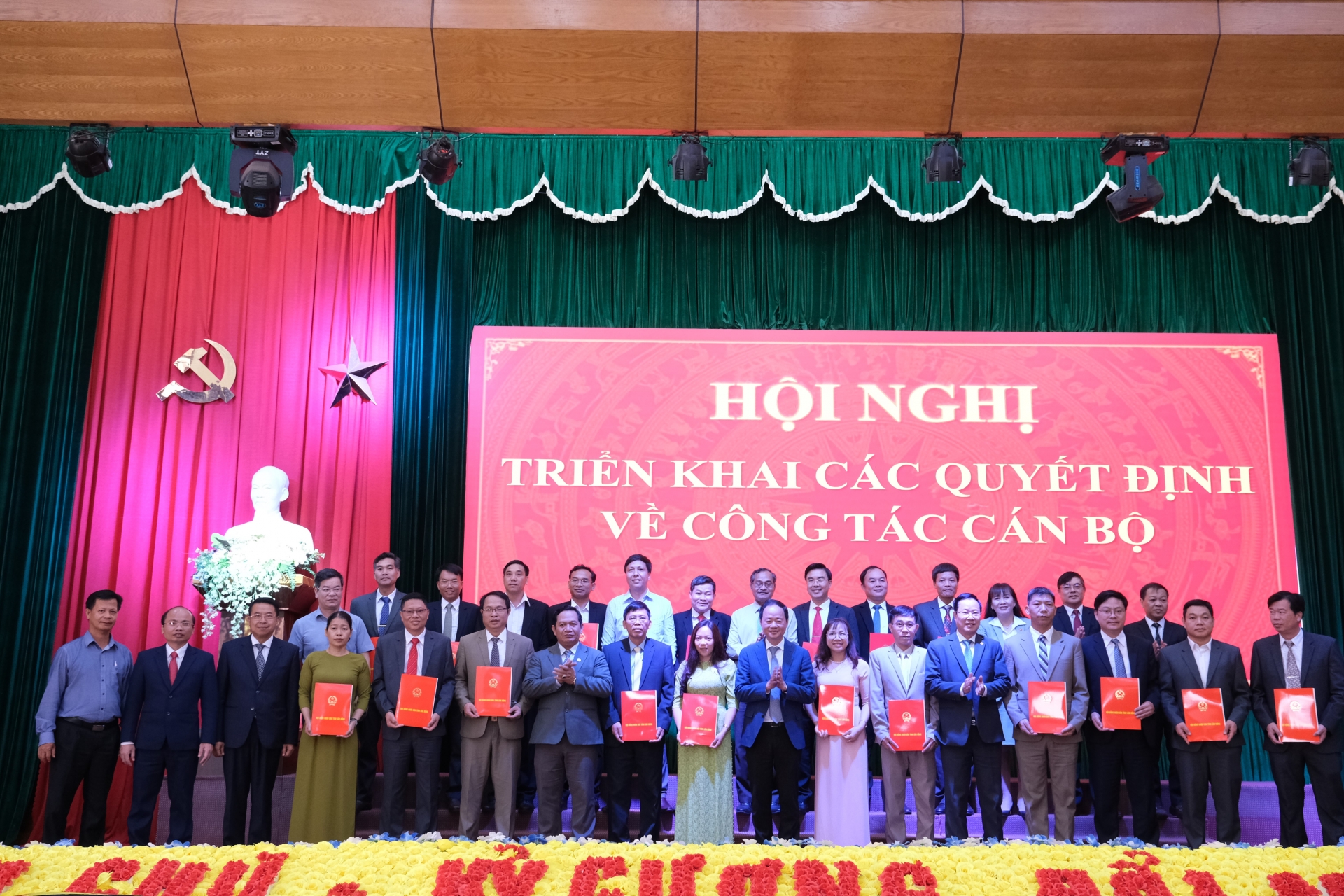 Đồng chí Đa Cát Vinh - Phó Chủ tịch HĐND tỉnh triển khai các Nghị quyết của Thường trực HĐND tỉnh về công tác cán bộ đối với chức danh Chủ tịch HĐND tại các xã