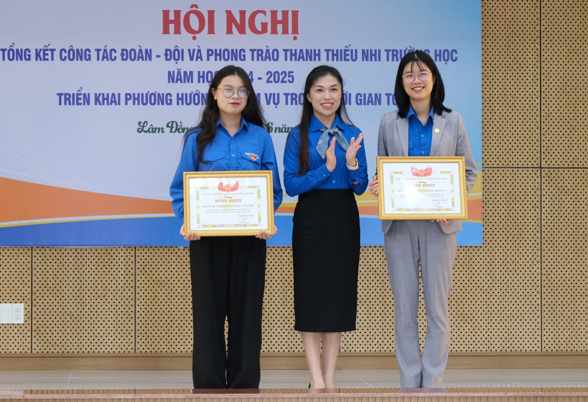 Tặng Bằng khen đơn vị tiên tiến khối Đại học Cao đẳng cho Đoàn TNCS Hồ Chí Minh Trường Cao đẳng Y tế Lâm Đồng và Đoàn TNCS Hồ Chí Minh Trường Đại học Yersin Đà Lạt