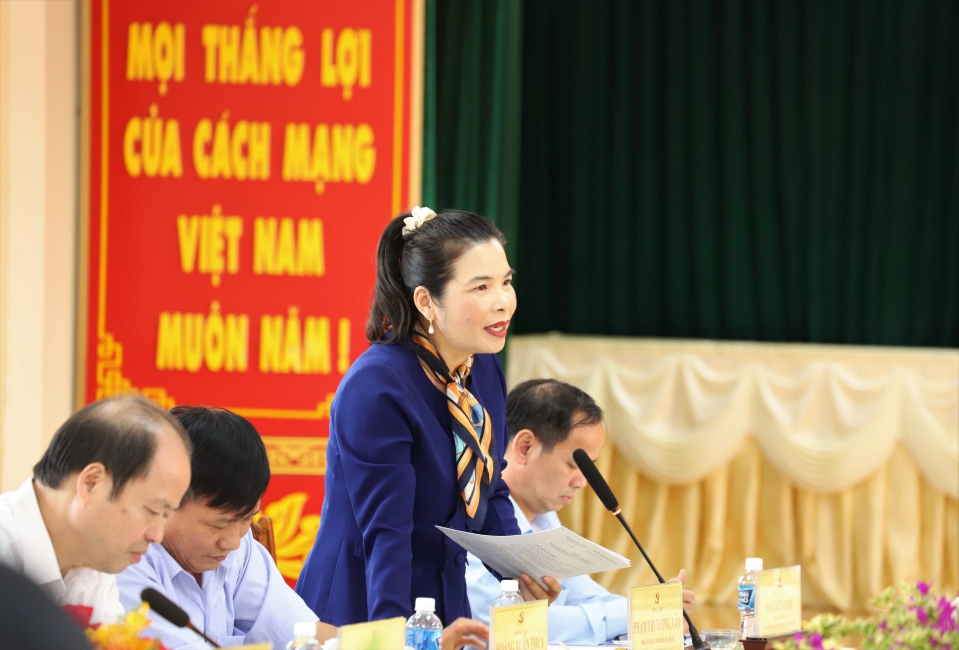 Đồng chí Phạm Thị Tường Vân - Giám đốc Sở Nội vụ phát biểu tại buổi làm việc