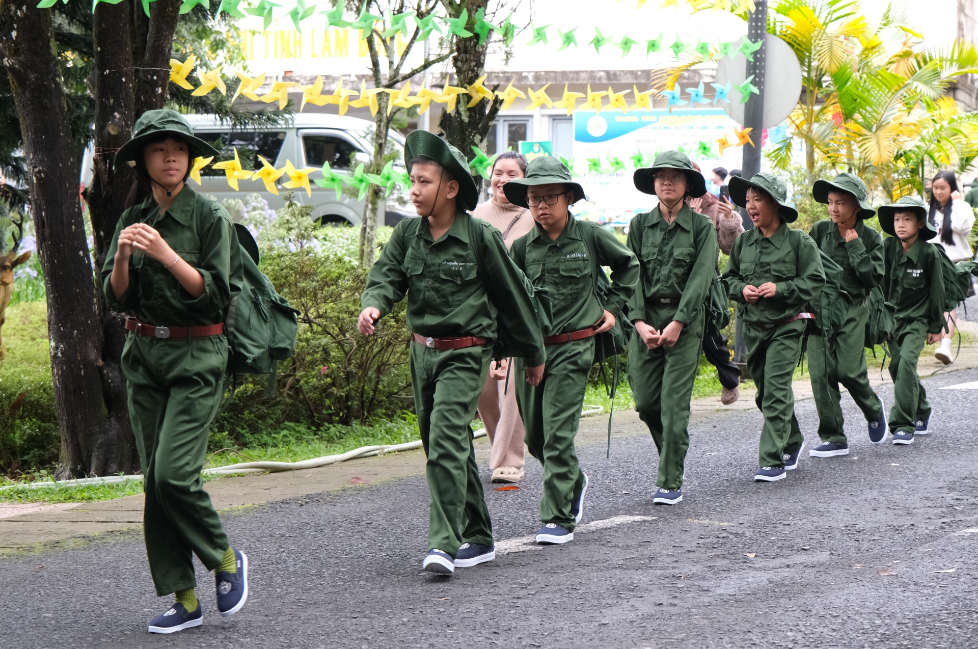 Các chiến sĩ nhí xuất quân tham gia Học kỳ trong Quân đội