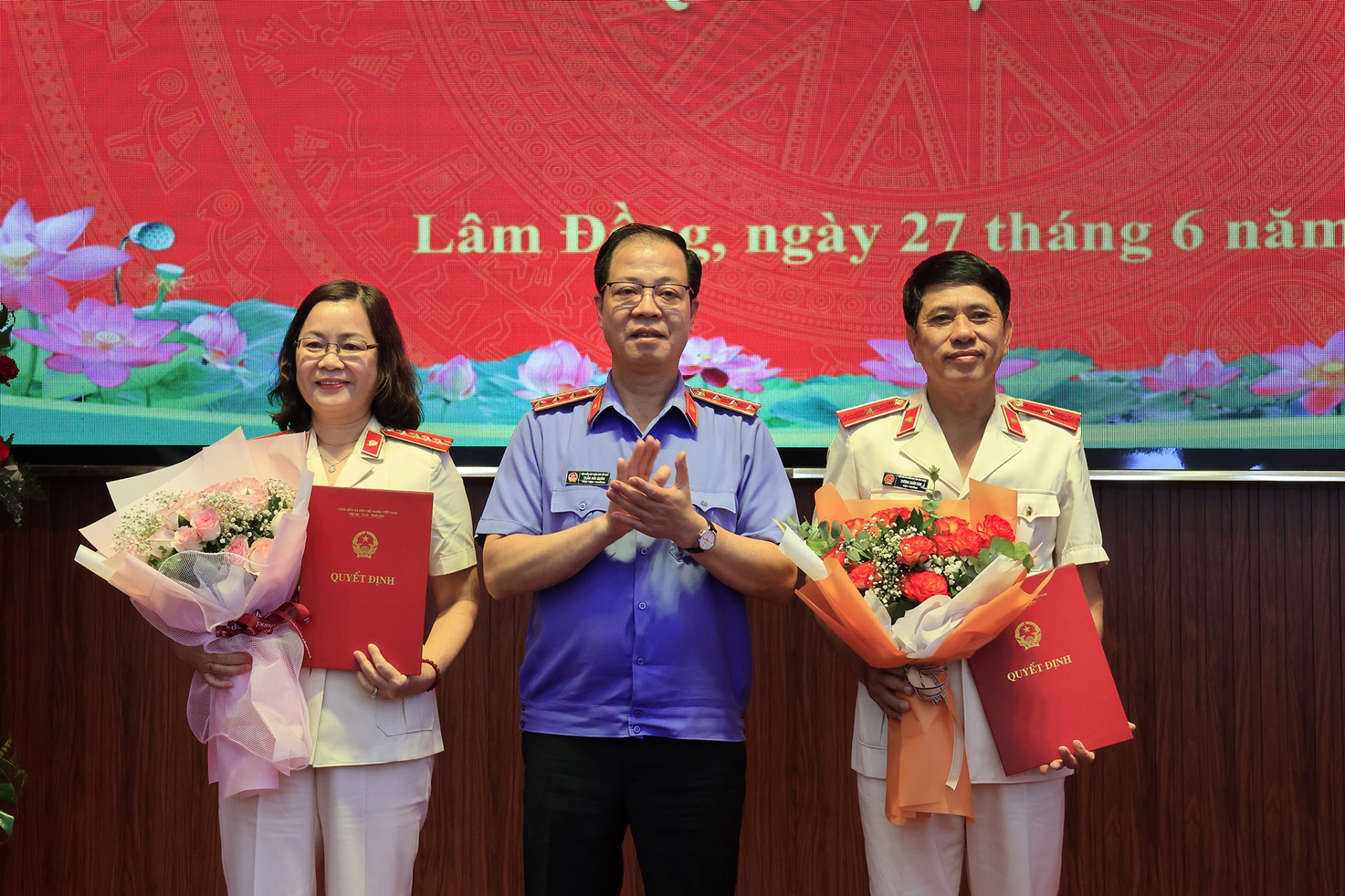 Lãnh đạo Viện KSND tối cao trao quyết định nghỉ hưu cho lãnh đạo Viện KSND Đắk Nông, BÌnh Thuận