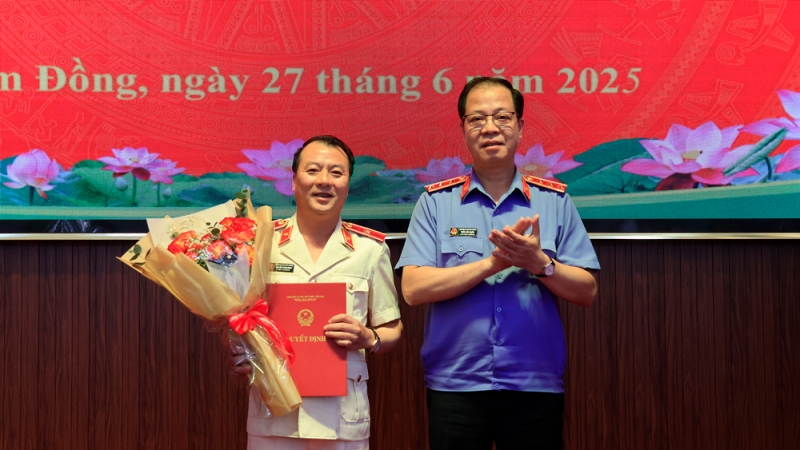Viện Kiểm sát Nhân dân tối cao trao quyết định công tác cán bộ tại Viện Kiểm sát Nhân dân tỉnh Lâm Đồng