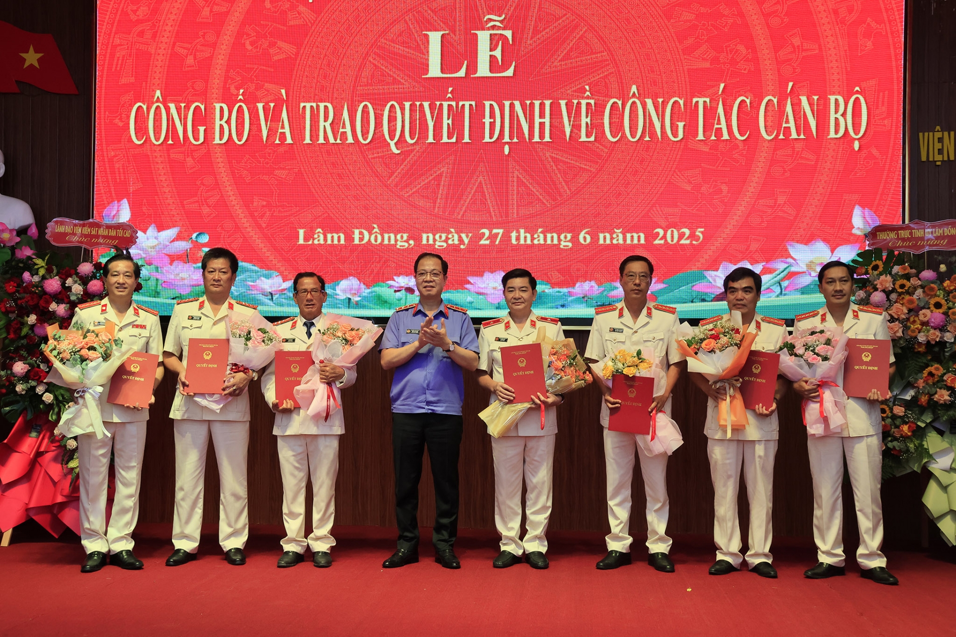 Lãnh đạo Viện KSND tối cao trao quyết định bổ nhiệm các Phó Viện trưởng Viện KSND tỉnh Lâm Đồng  (mói)