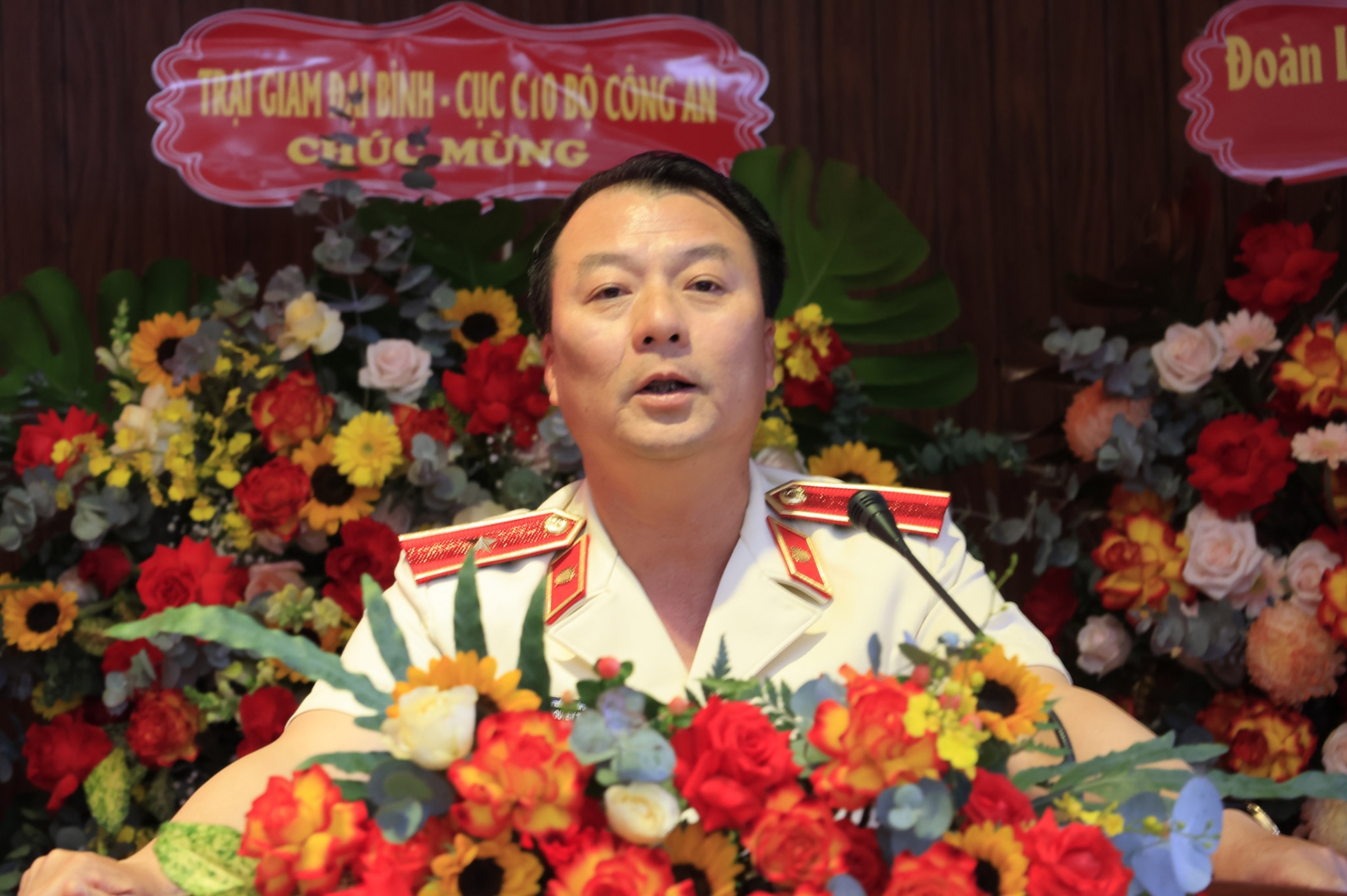 Đồng chí Nguyễn Thành Minh - Viện trưởng Viện KSND tỉnh Lâm Đồng (mới) phát biểu nhận nhiệm vụ tại buổi lễ