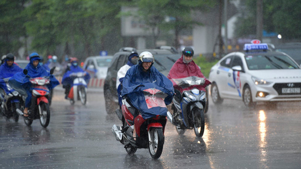 Thời tiết ngày 3/6: Miền Trung nắng nóng diện rộng, Bắc Bộ mưa lớn cục bộ chiều tối
